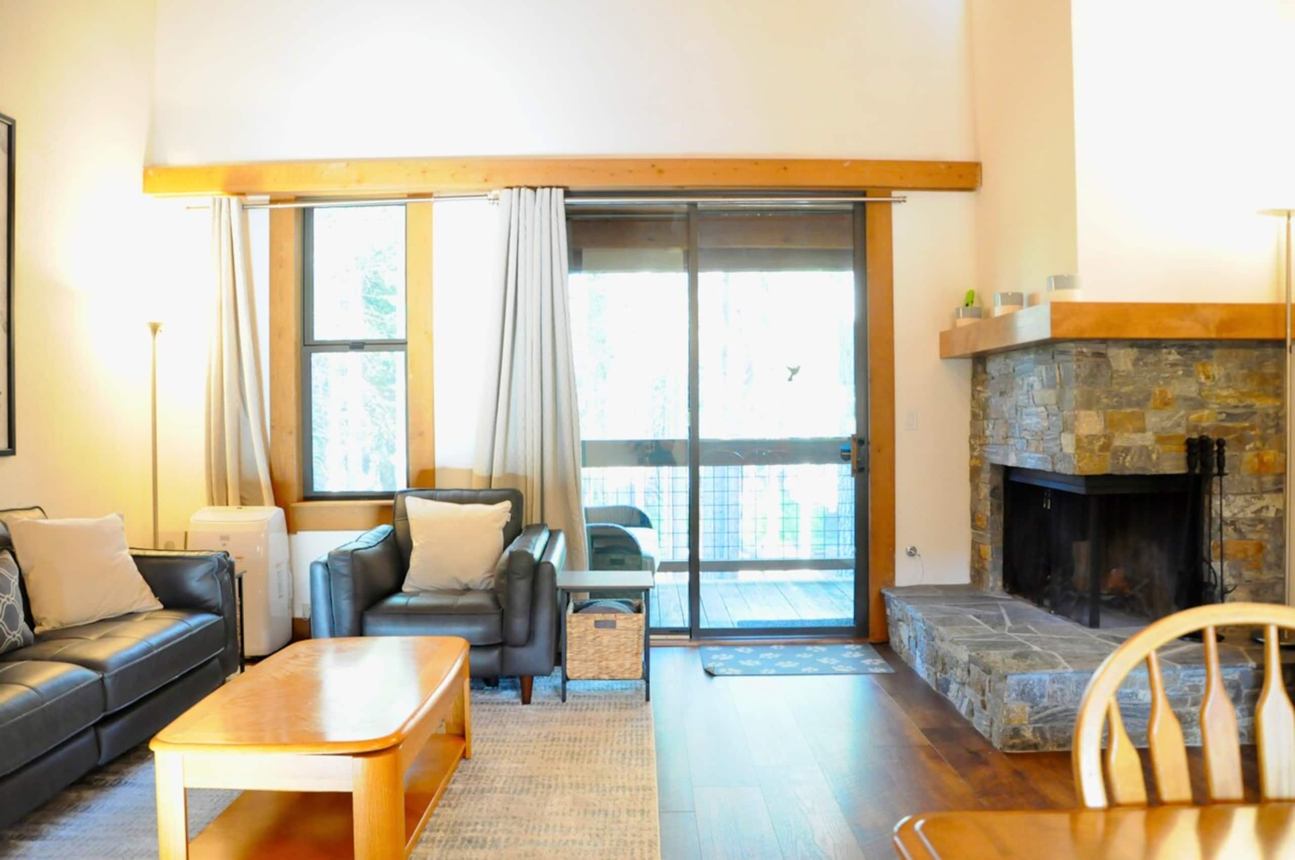 Cozy condo short walk to village, dog friendly - Photo 2