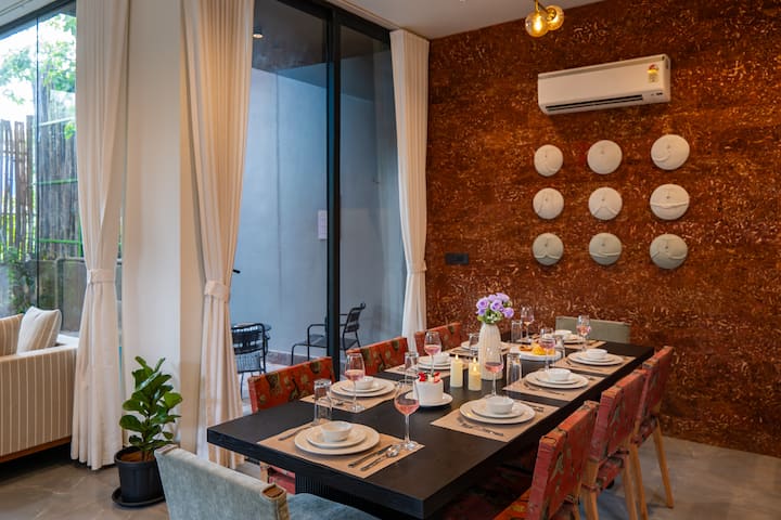 Dining area image 4