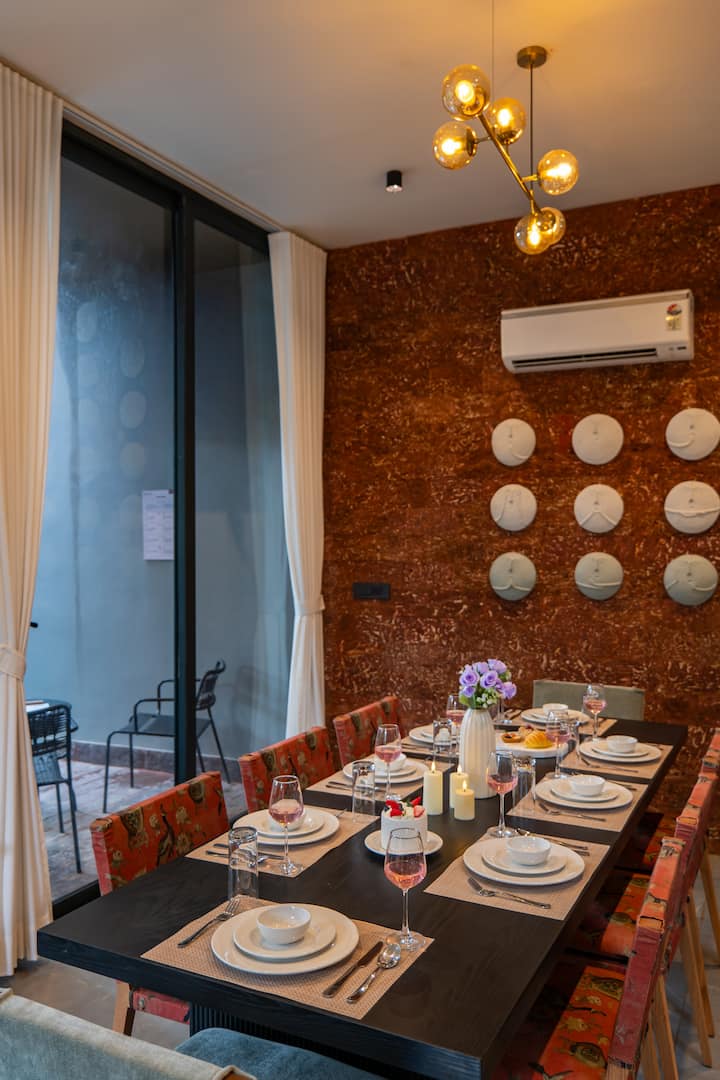 Dining area image 5