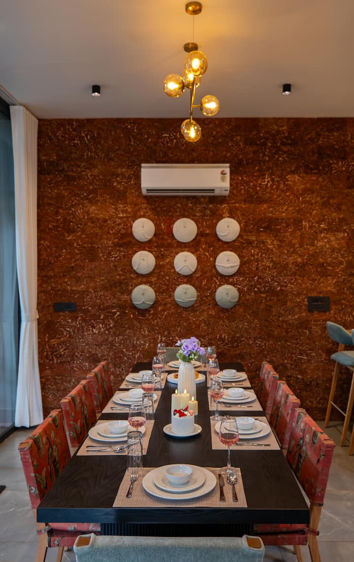 Dining area image 6