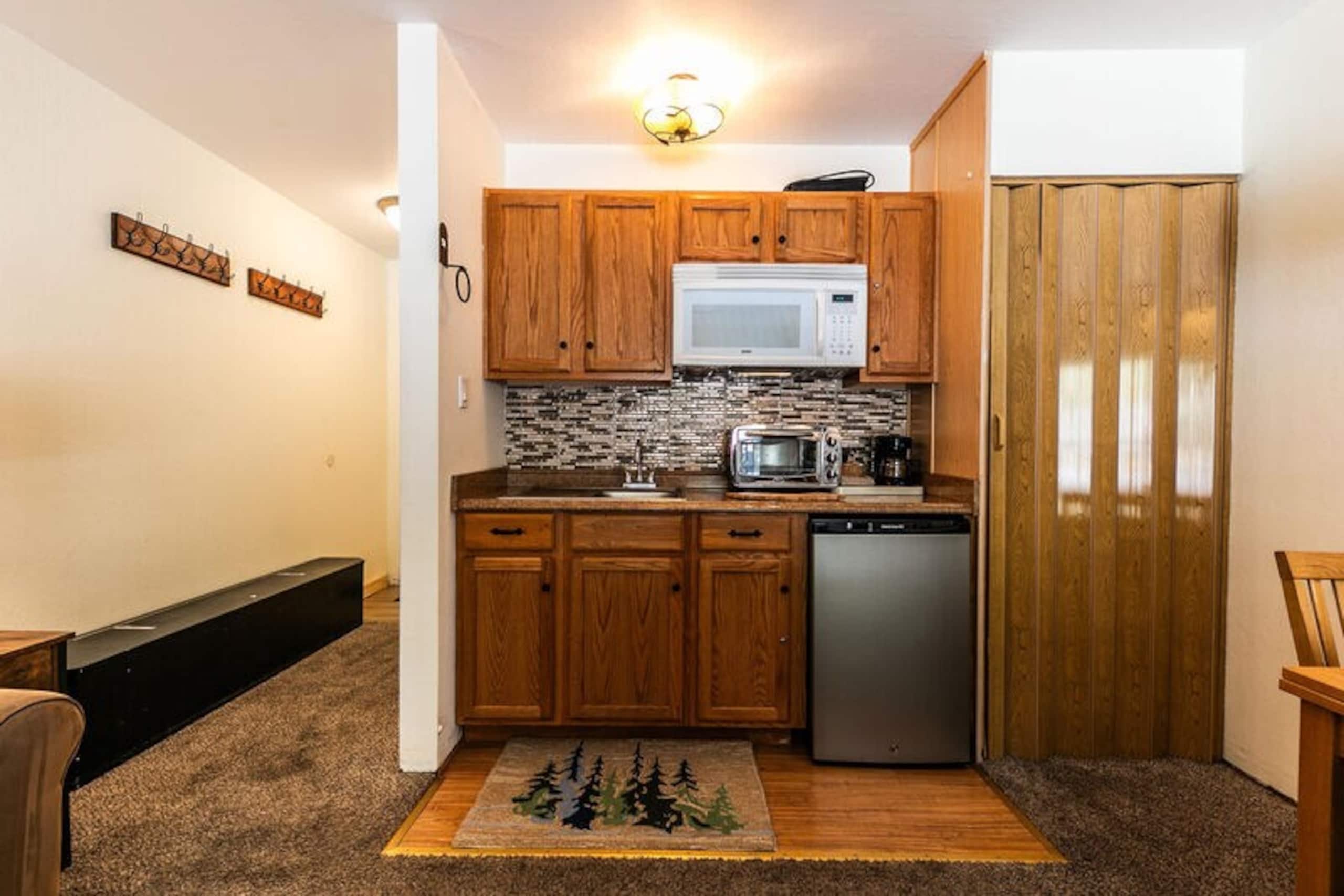 Cozy Studio w/Kitchen 212 at Donner Lake Village - Photo 8