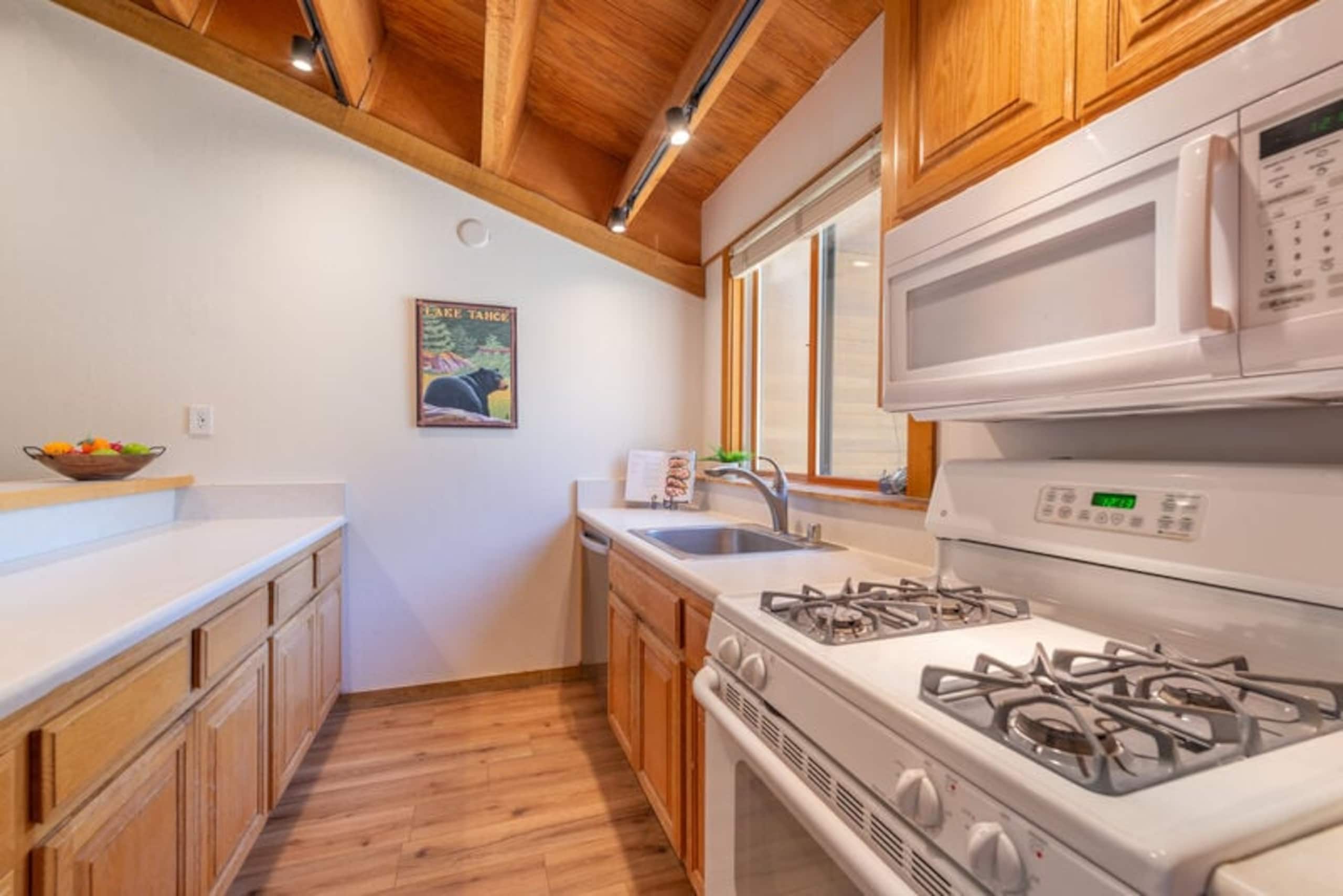 2BR Gold Bend Northstar condo- Black Bear Retreat - Photo 2