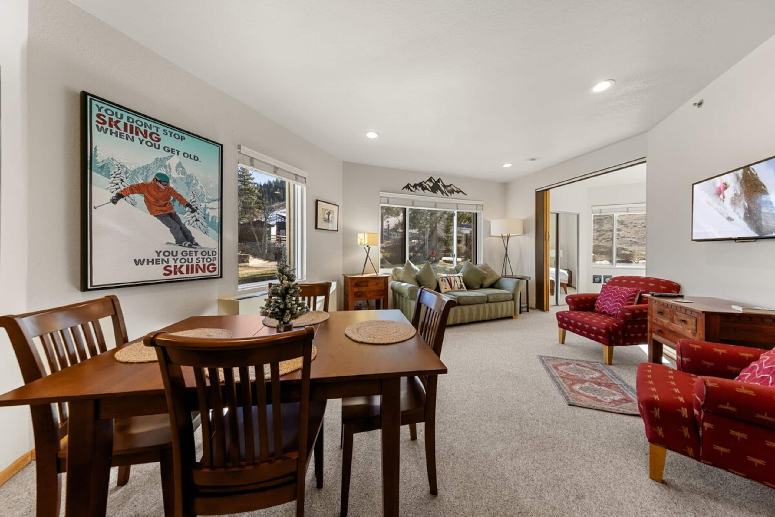 Romantic 1BD King w/ A/C, Kitchen & Views - Photo 4