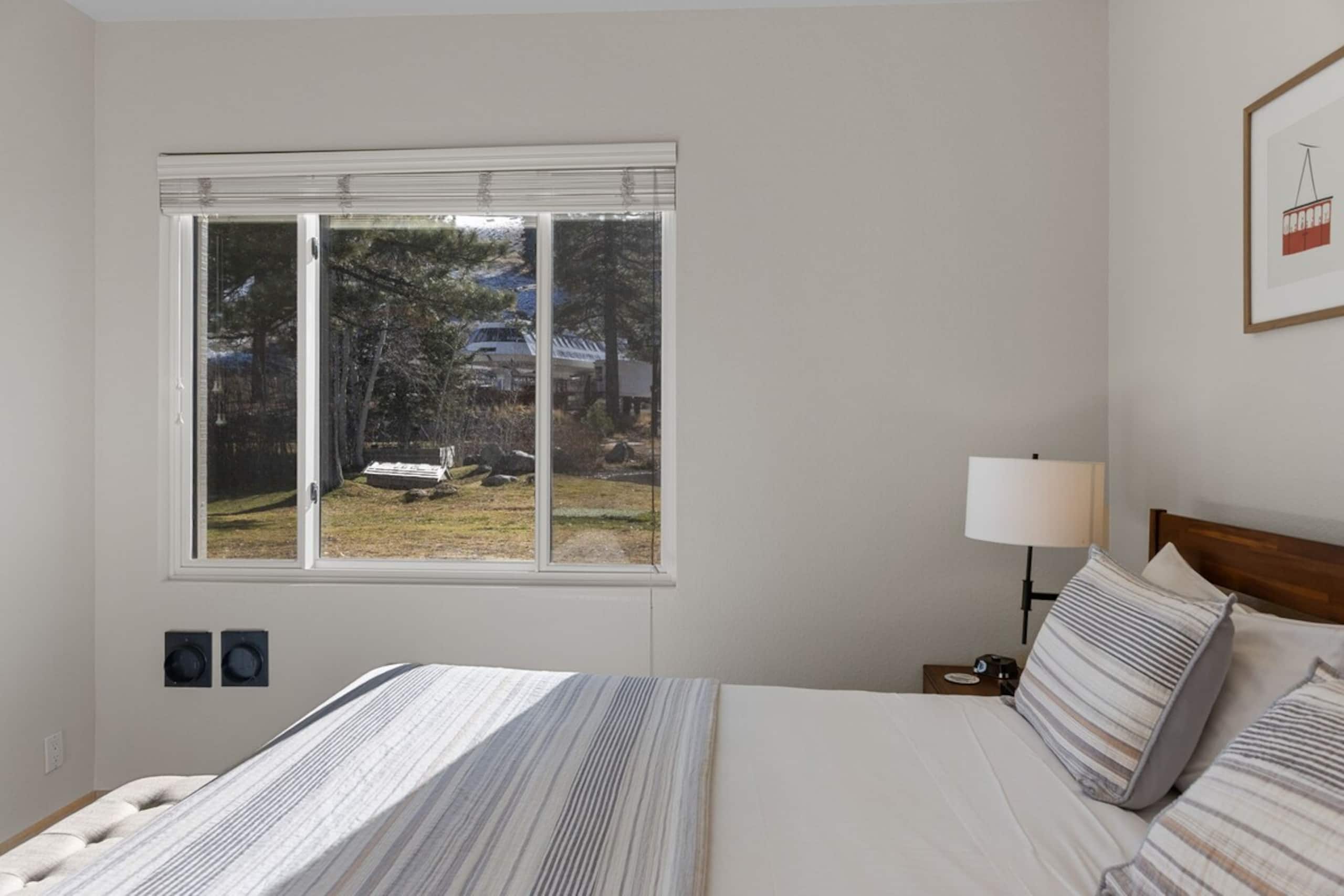 Romantic 1BD King w/ A/C, Kitchen & Views - Photo 12