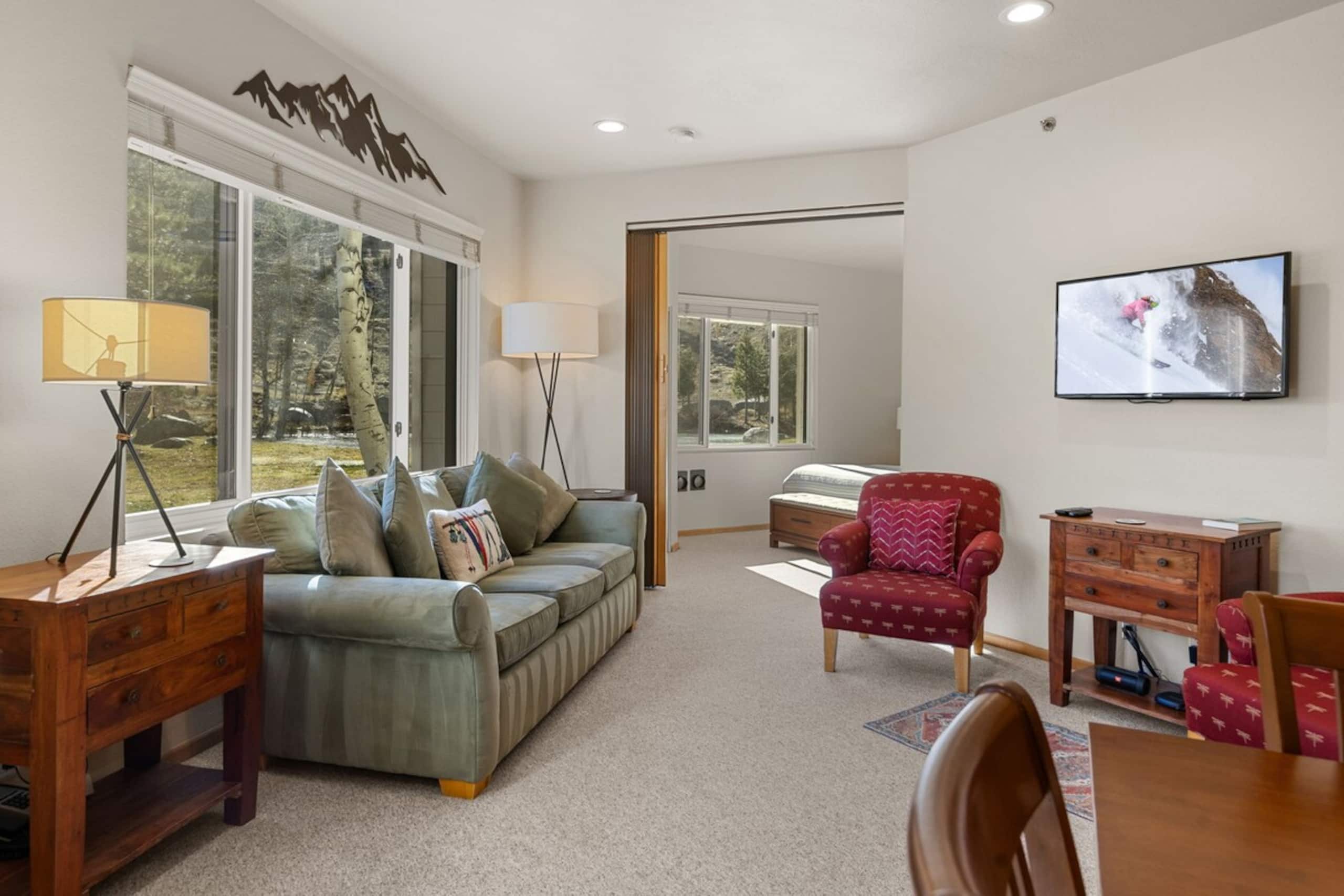 Romantic 1BD King w/ A/C, Kitchen & Views - Photo 17