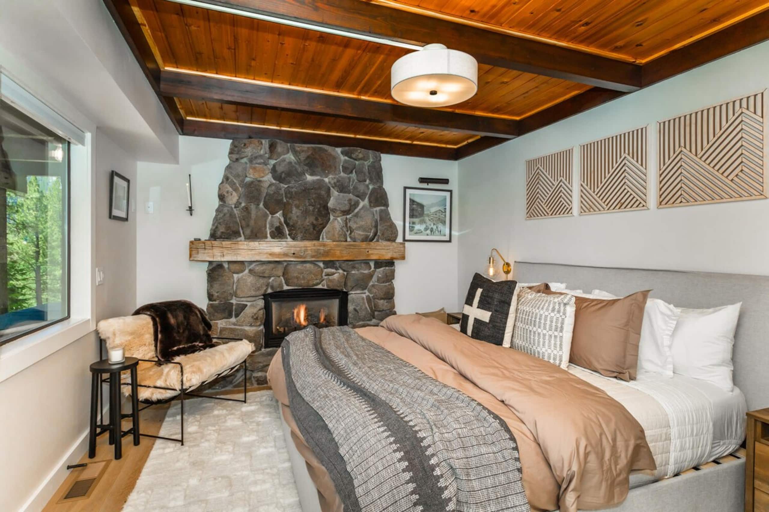 Palisades Retreat w/ Spa-close to Village+Lake - Photo 3