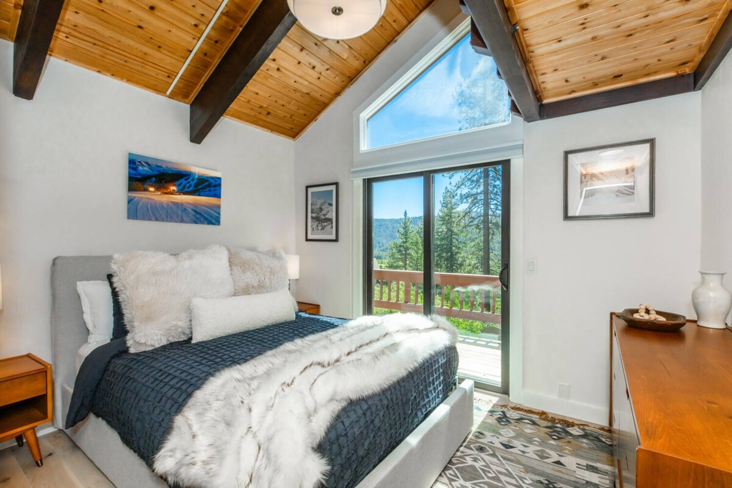 Palisades Retreat w/ Spa-close to Village+Lake - Photo 2