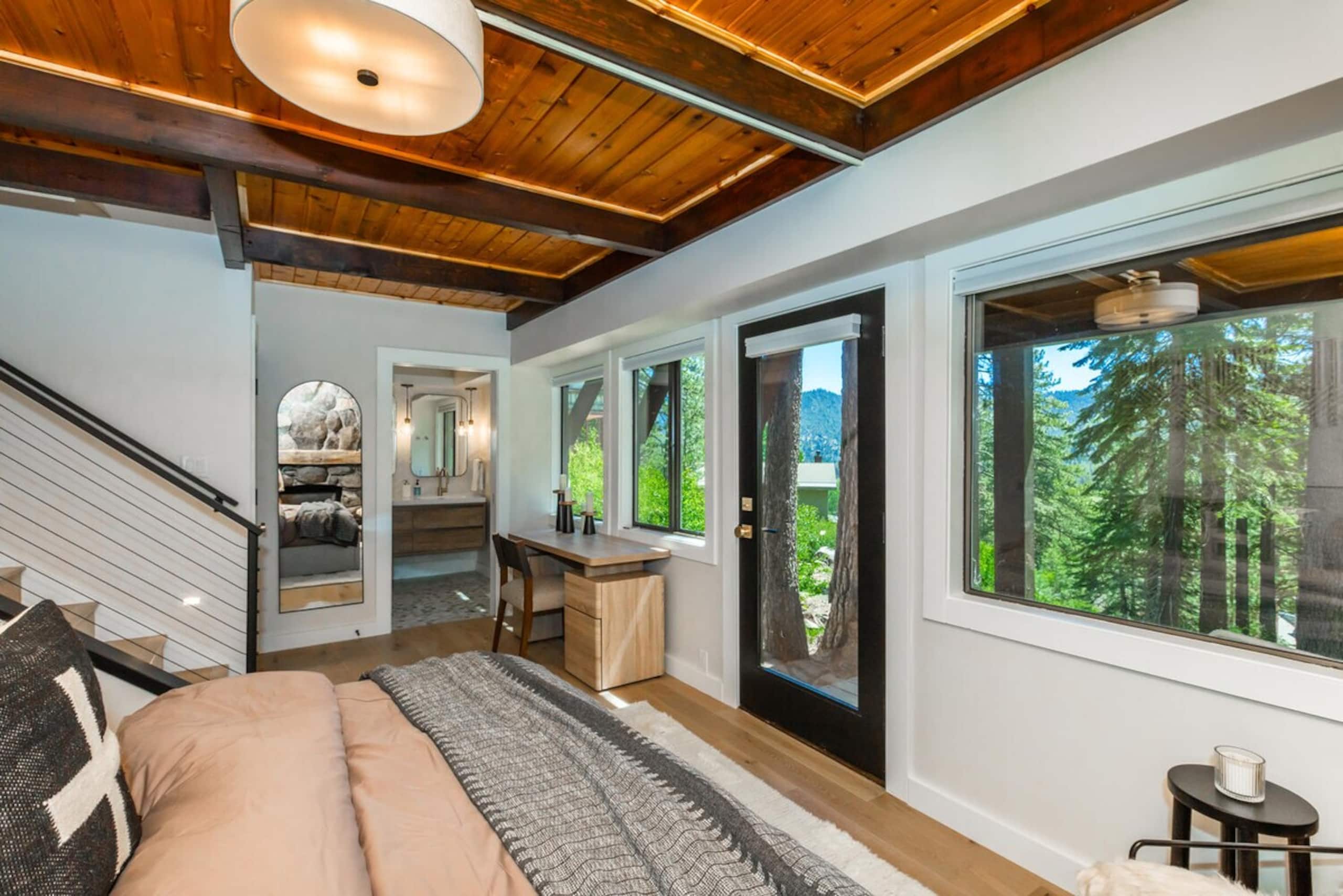 Palisades Retreat w/ Spa-close to Village+Lake - Photo 18