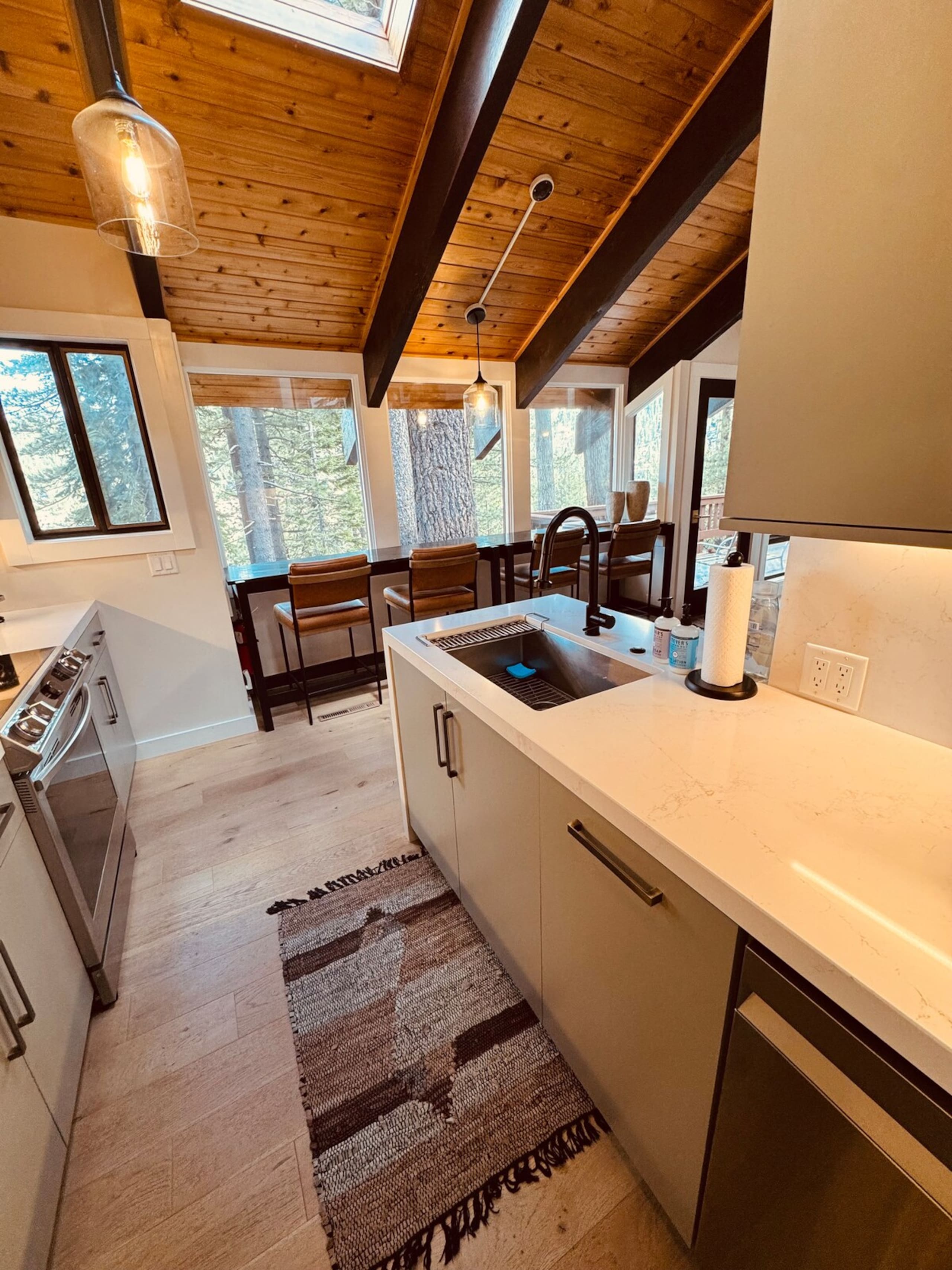 Palisades Retreat w/ Spa-close to Village+Lake - Photo 11