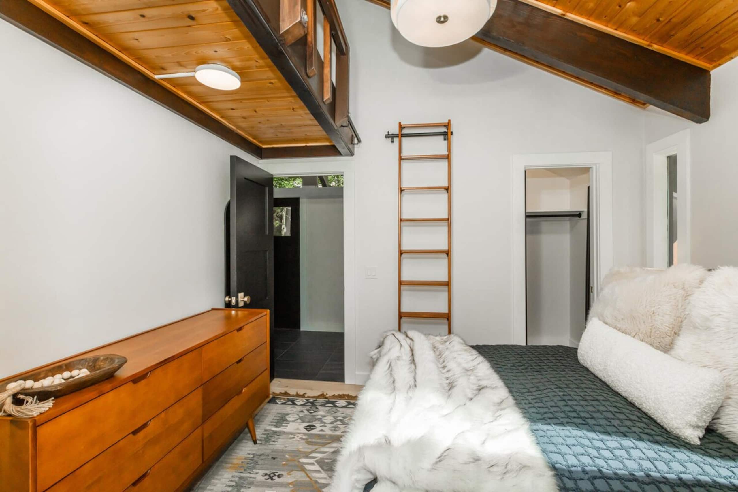 Palisades Retreat w/ Spa-close to Village+Lake - Photo 20