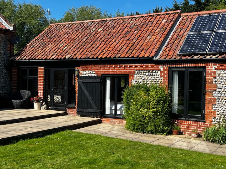 Charming Converted Barn With Private Hot Tub - Norfolk