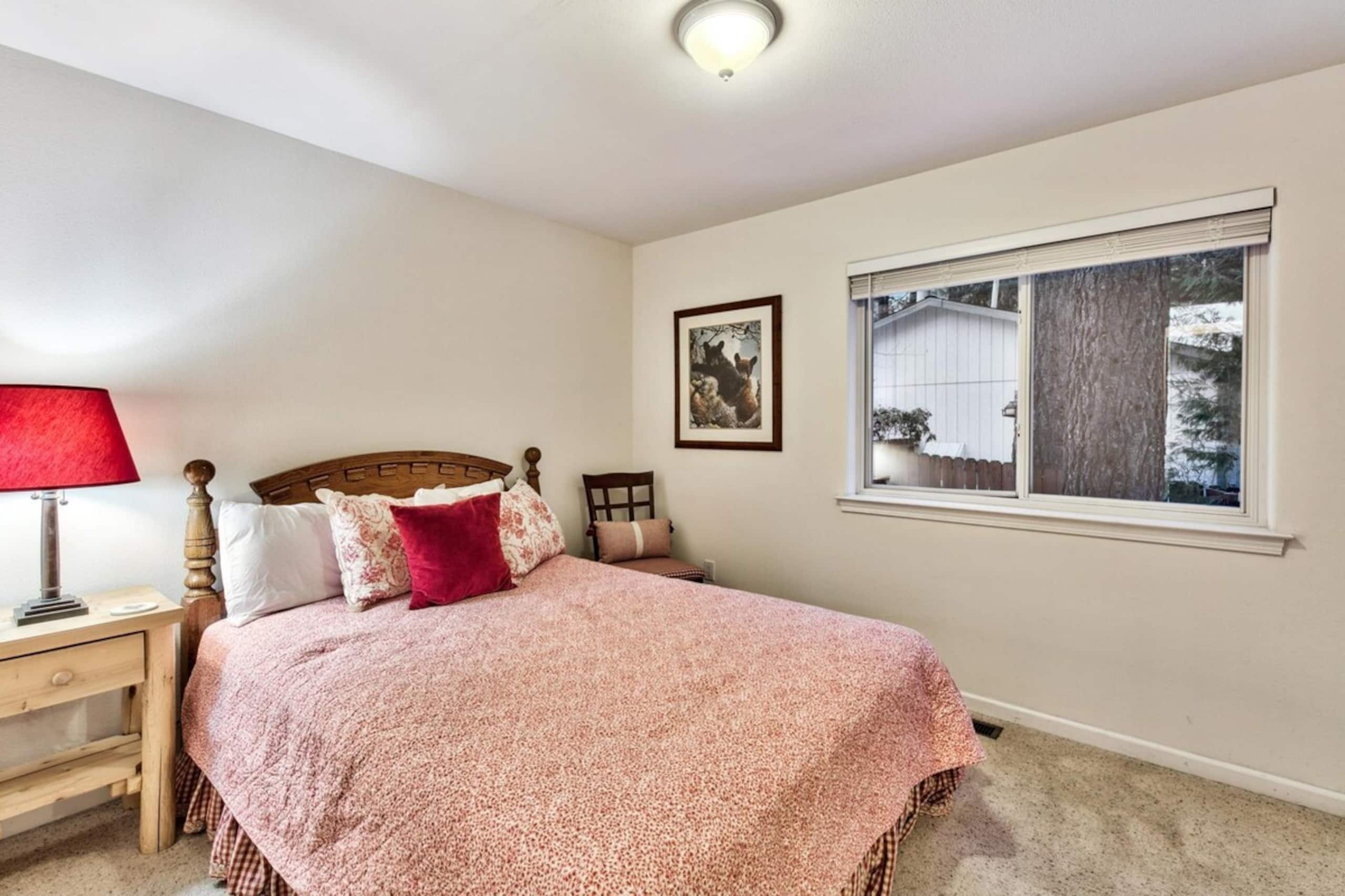 Tahoe Themed 3 Bed plus bonus, family rm, deck - Photo 23