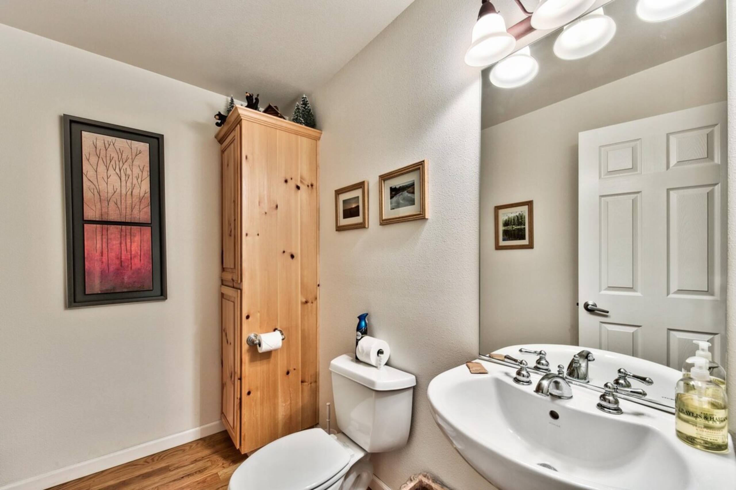Tahoe Themed 3 Bed plus bonus, family rm, deck - Photo 26