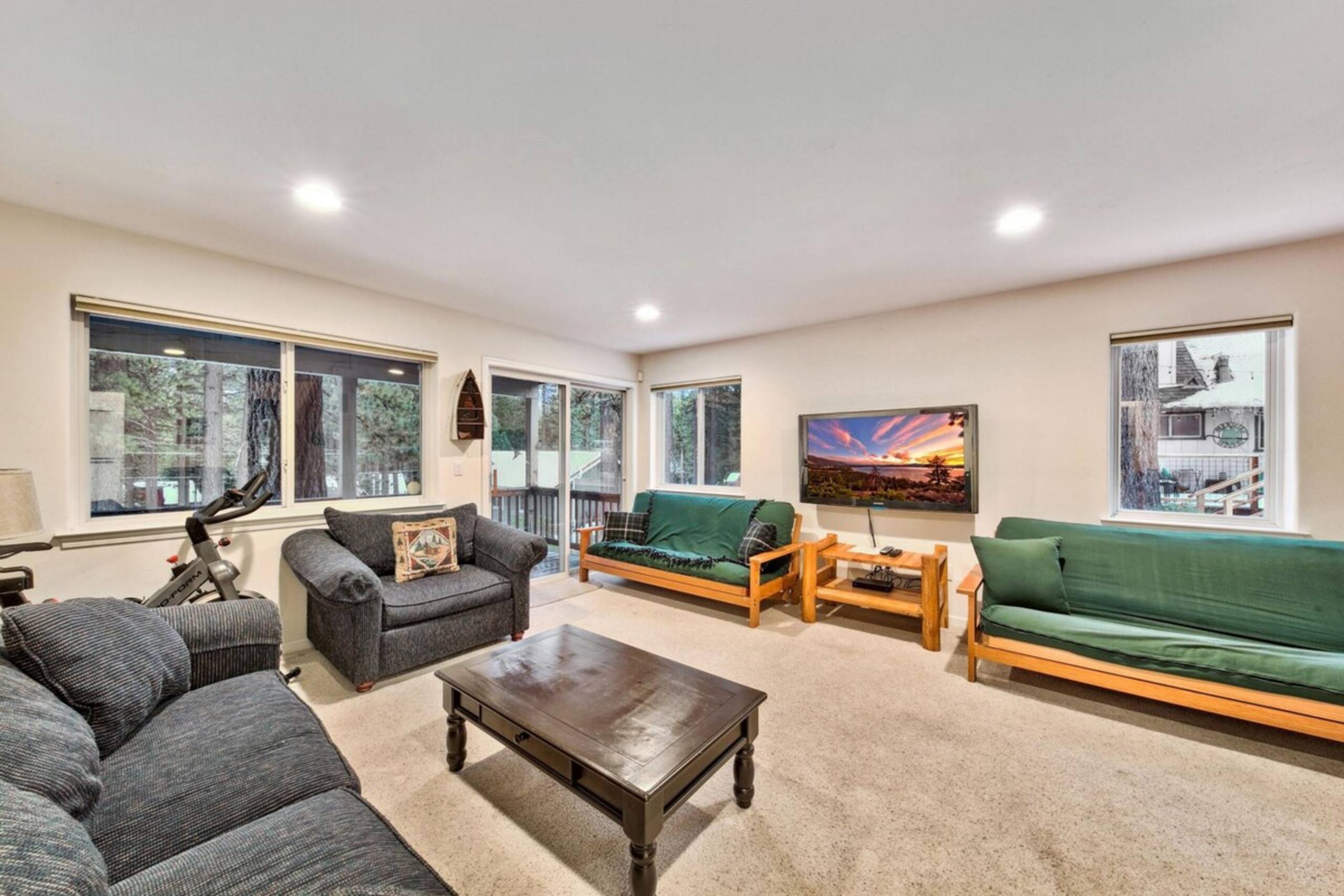 Tahoe Themed 3 Bed plus bonus, family rm, deck - Photo 17