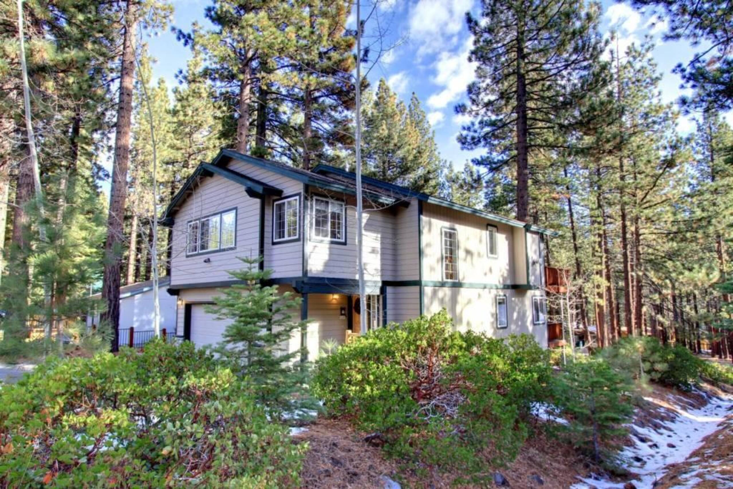 Tahoe Themed 3 Bed plus bonus, family rm, deck - Photo 30