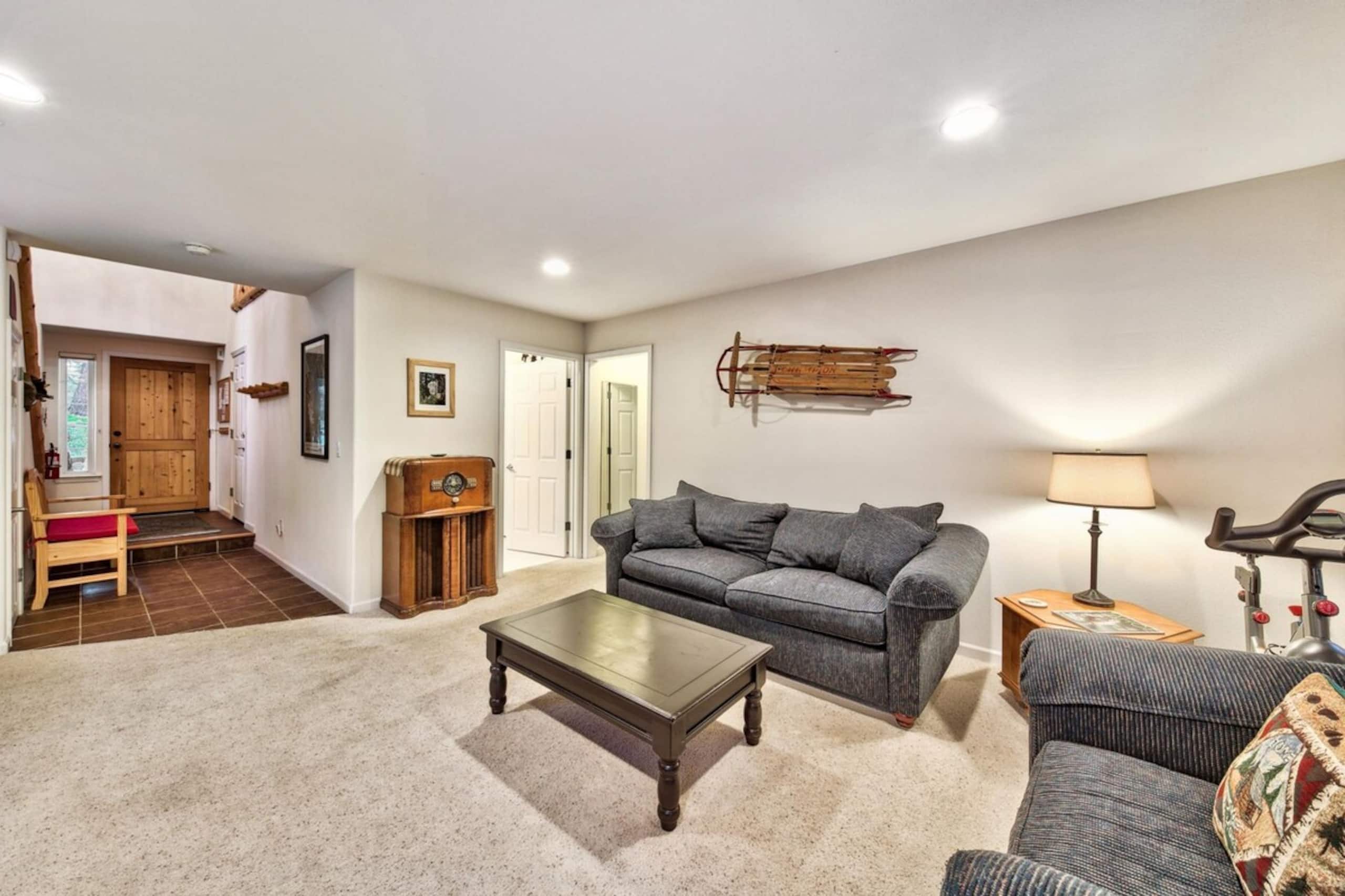 Tahoe Themed 3 Bed plus bonus, family rm, deck - Photo 18