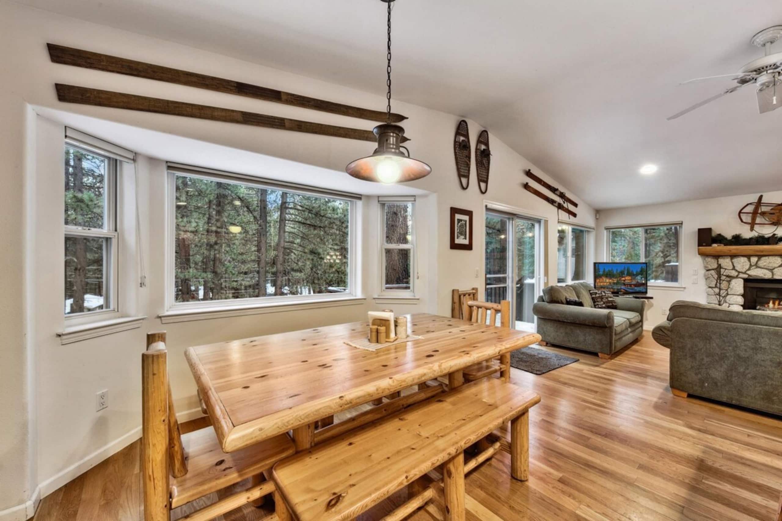 Tahoe Themed 3 Bed plus bonus, family rm, deck - Photo 11