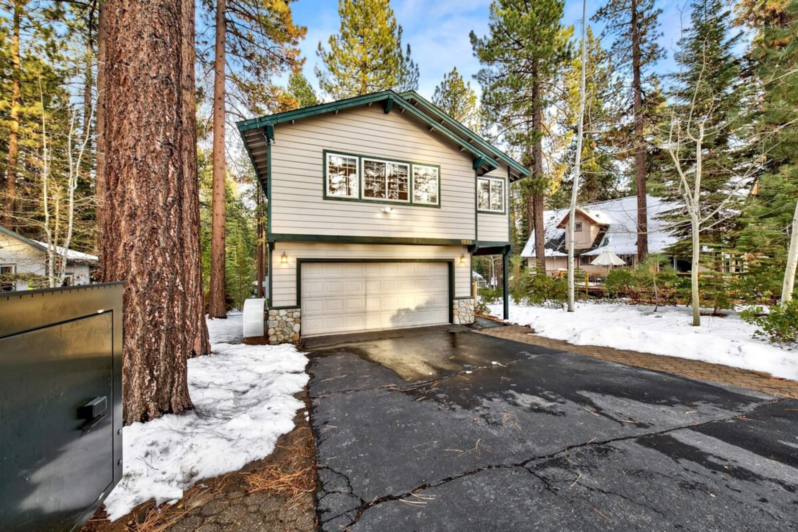 Tahoe Themed 3 Bed plus bonus, family rm, deck - Photo 27