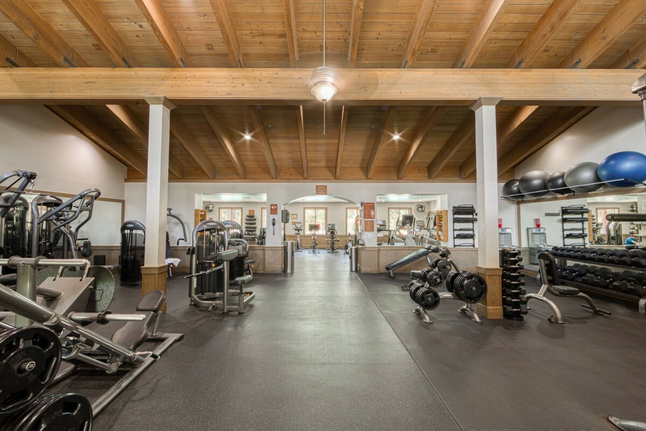 Basque Lodge - Ski Shuttle - Pet Friendly - HOA - Photo 42