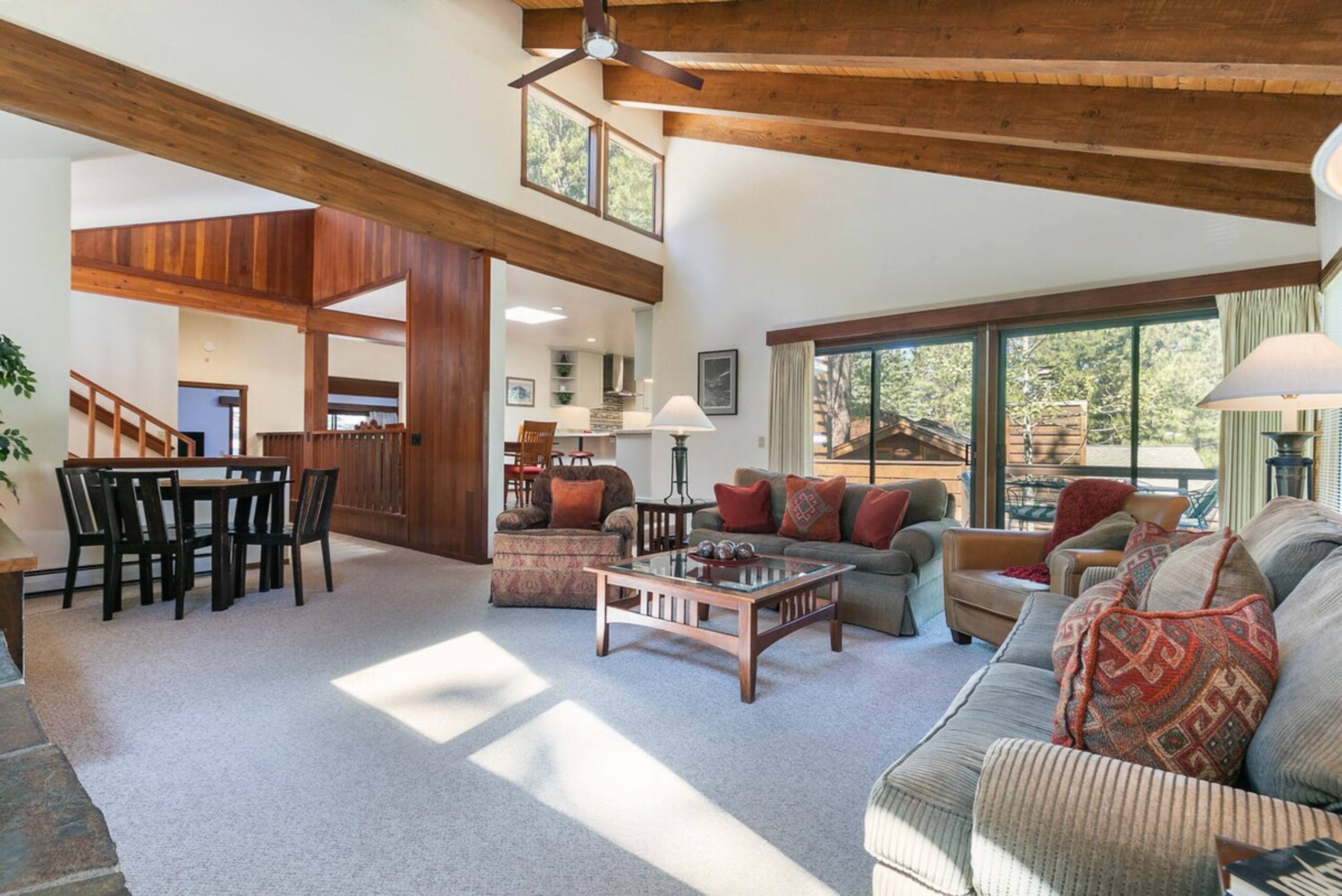 Basque Lodge - Ski Shuttle - Pet Friendly - HOA - Photo 13