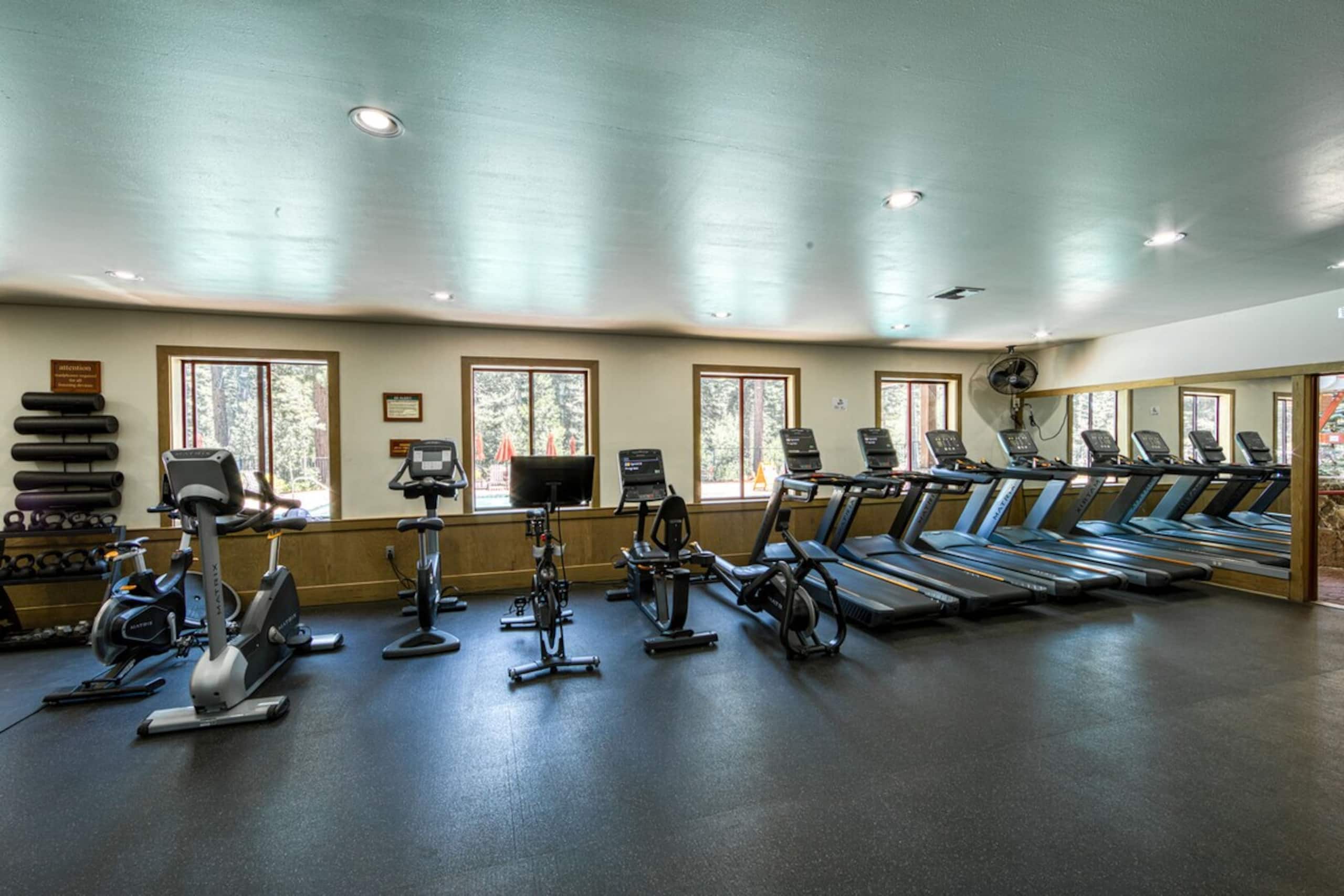 Basque Lodge - Ski Shuttle - Pet Friendly - HOA - Photo 43