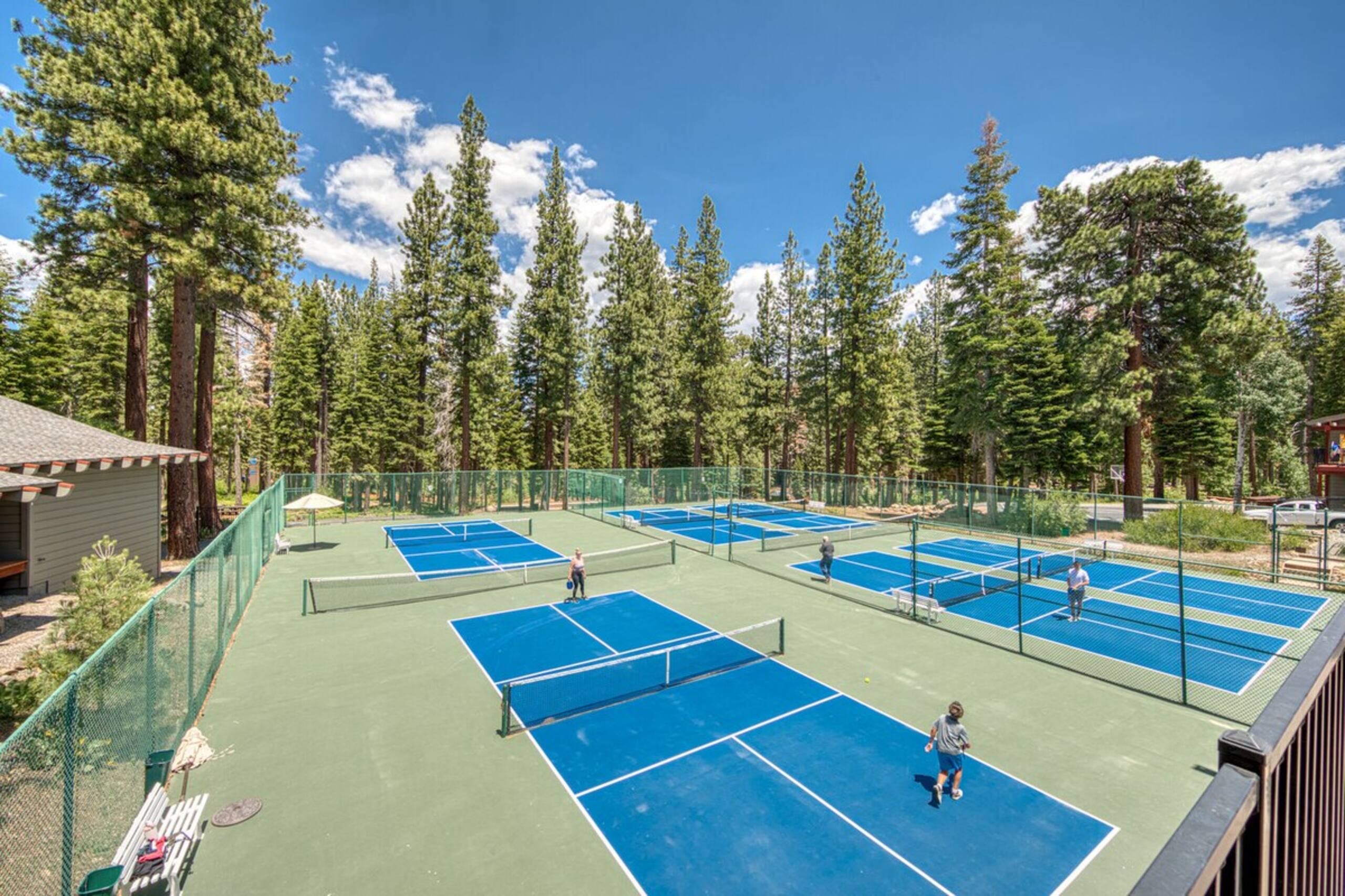Basque Lodge - Ski Shuttle - Pet Friendly - HOA - Photo 32