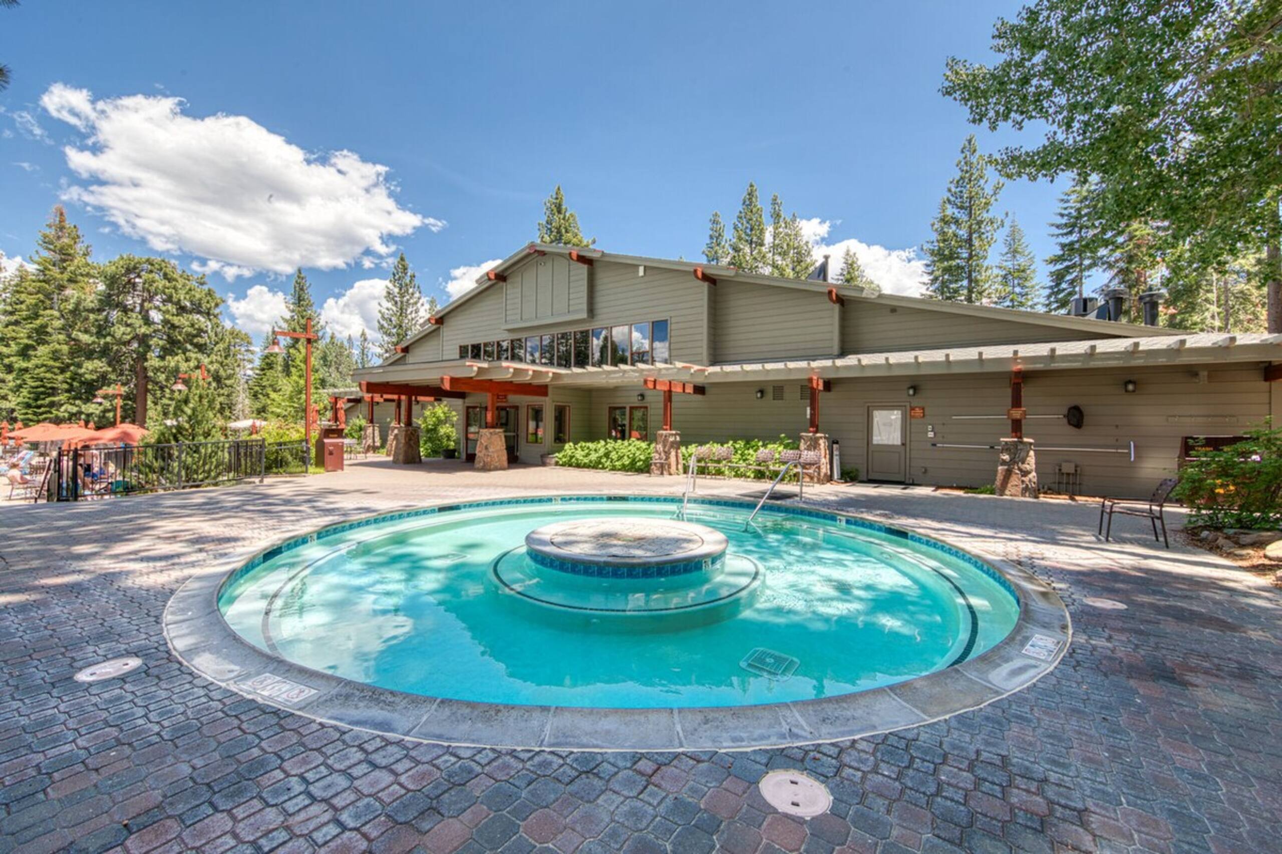 Basque Lodge - Ski Shuttle - Pet Friendly - HOA - Photo 44
