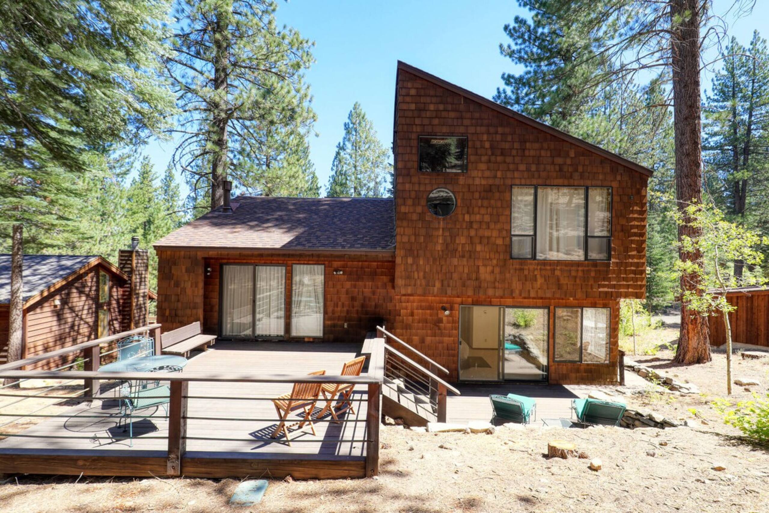 Basque Lodge - Ski Shuttle - Pet Friendly - HOA - Photo 1
