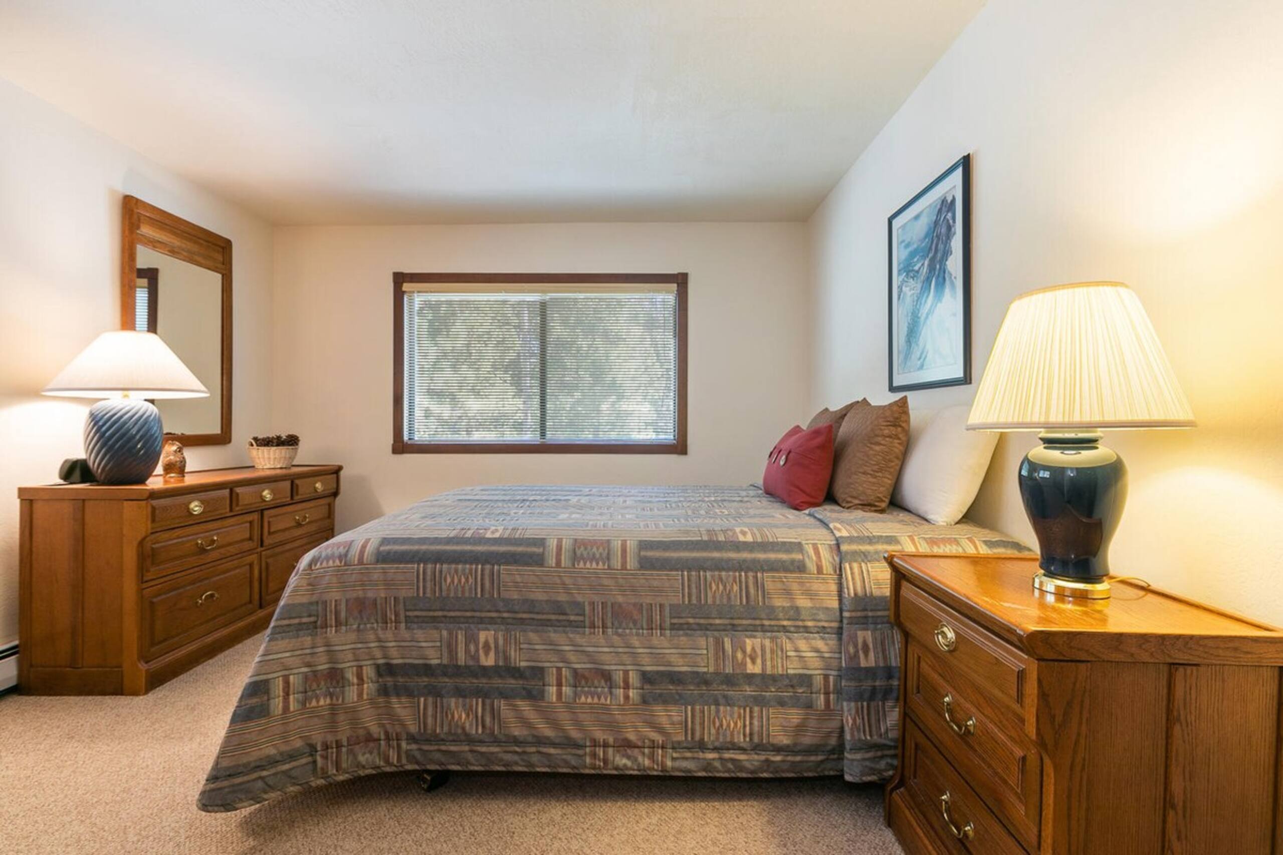 Basque Lodge - Ski Shuttle - Pet Friendly - HOA - Photo 18