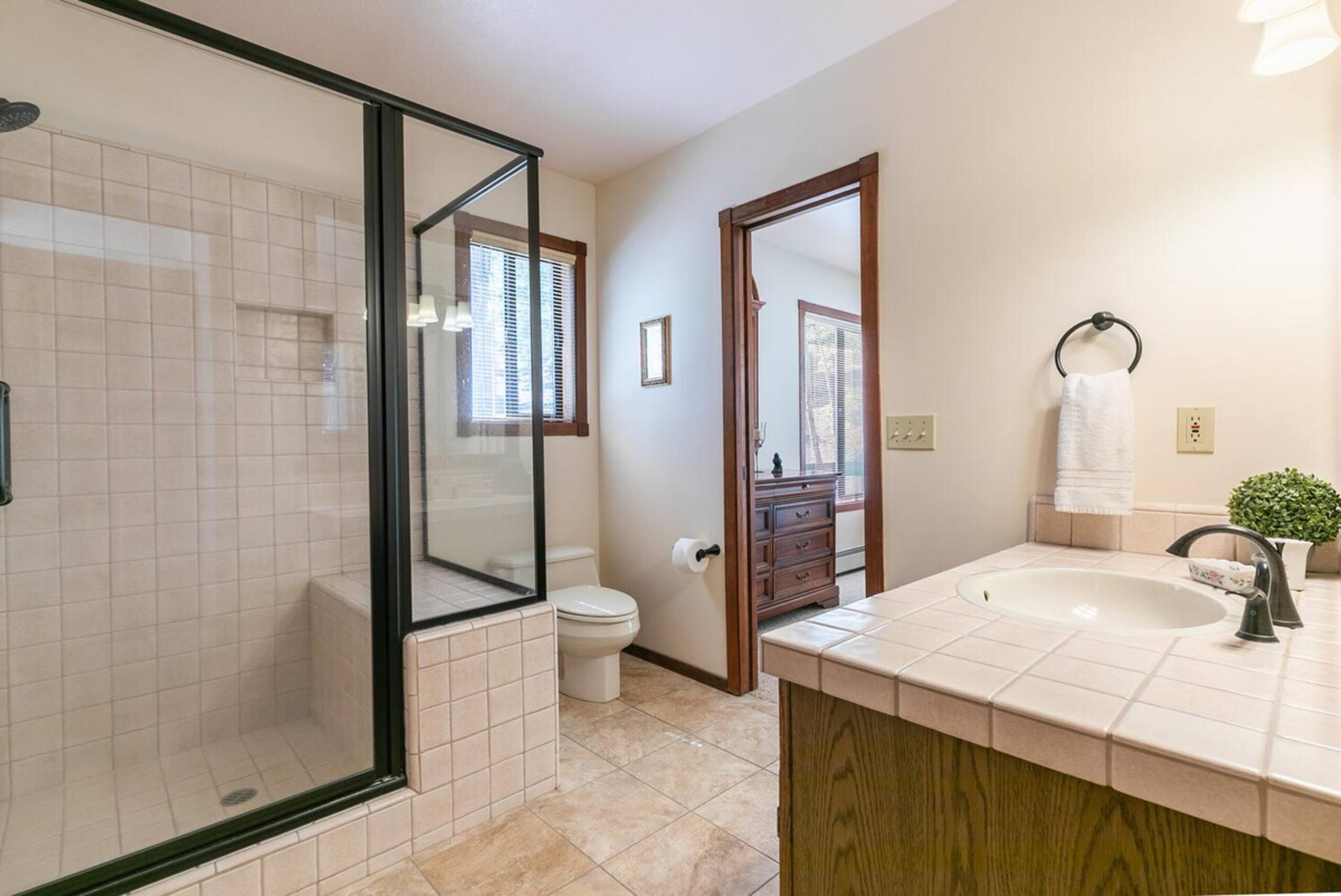 Basque Lodge - Ski Shuttle - Pet Friendly - HOA - Photo 17