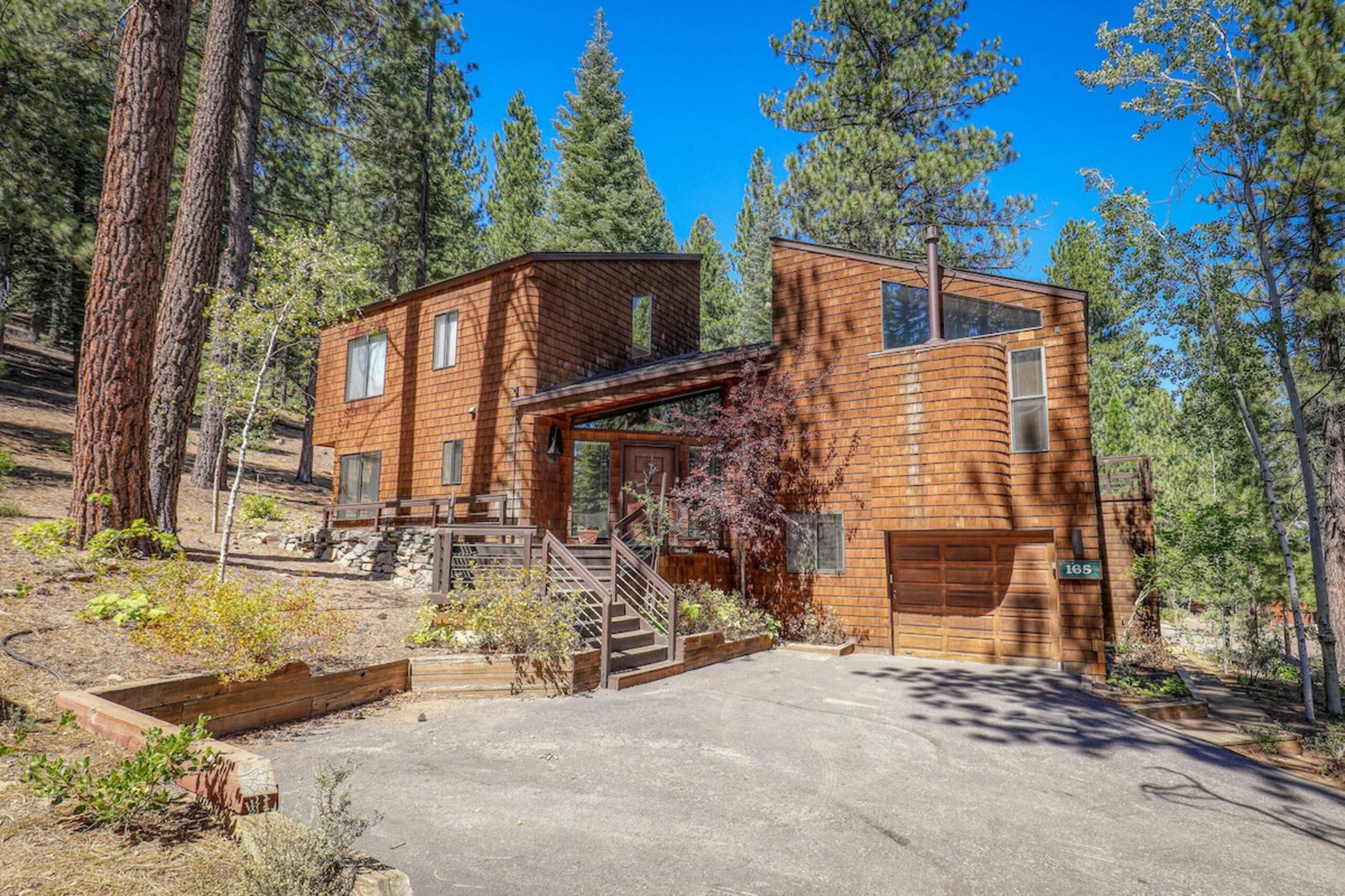 Basque Lodge - Ski Shuttle - Pet Friendly - HOA - Photo 2