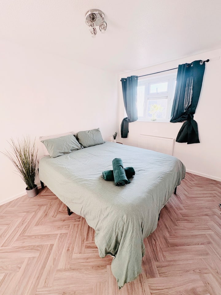 Gants Hill Apartment - Ilford