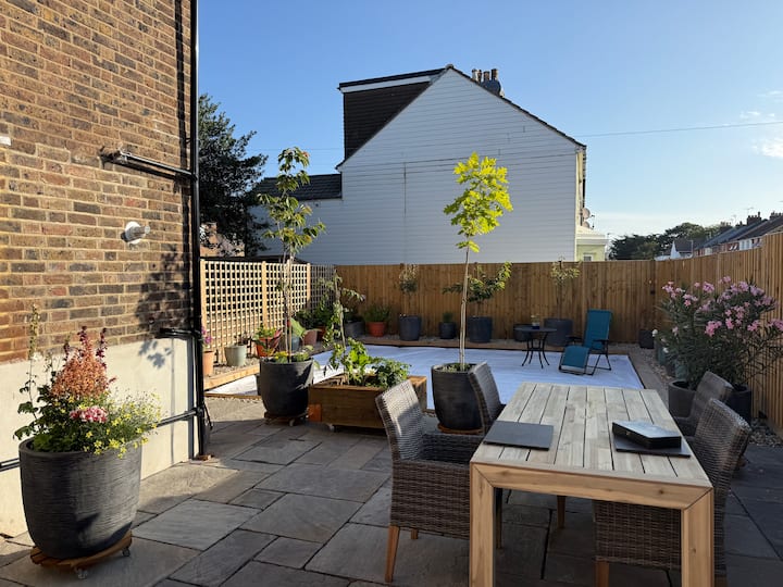 2 Bedroom House, Close To The Seafront - Eastbourne