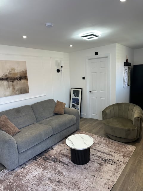 Top Airbnb: The hideaway stylish one bedroom apartment. in Medway