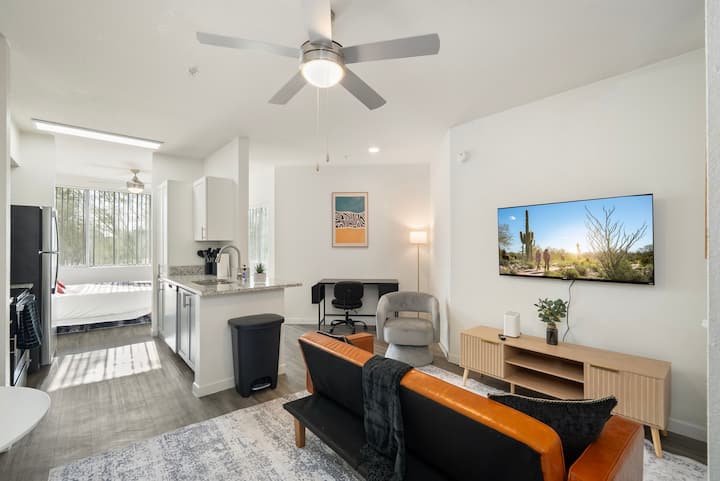 Bright Tempe Studio Green Views 5 Min To Asu - Tempe, AZ