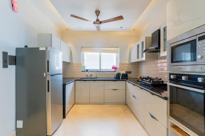 Full kitchen image 2