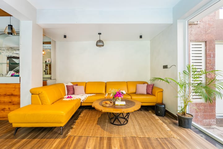 Living room image 6