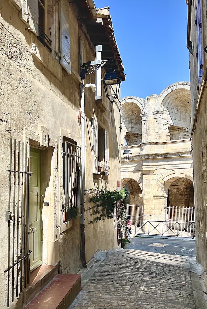 Maison De Ville Au Pied Des Arènes D'arles - Arles