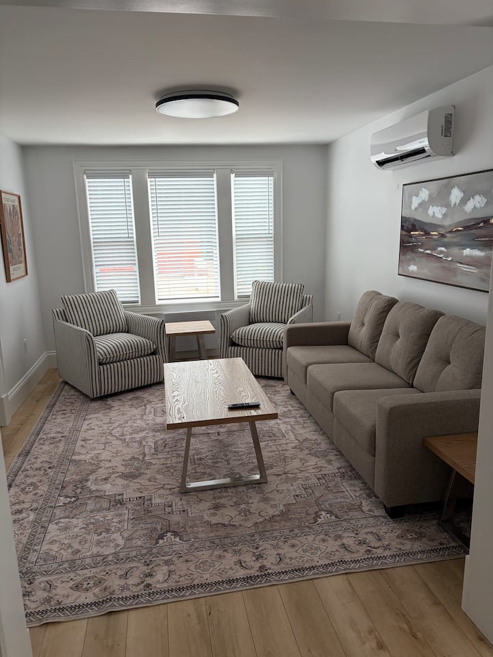 Downtown Core, Steps From Caffès And Very Walkable - Charlottetown