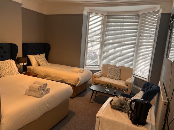 Regent Hotel Family Room 5-1 - Eastbourne