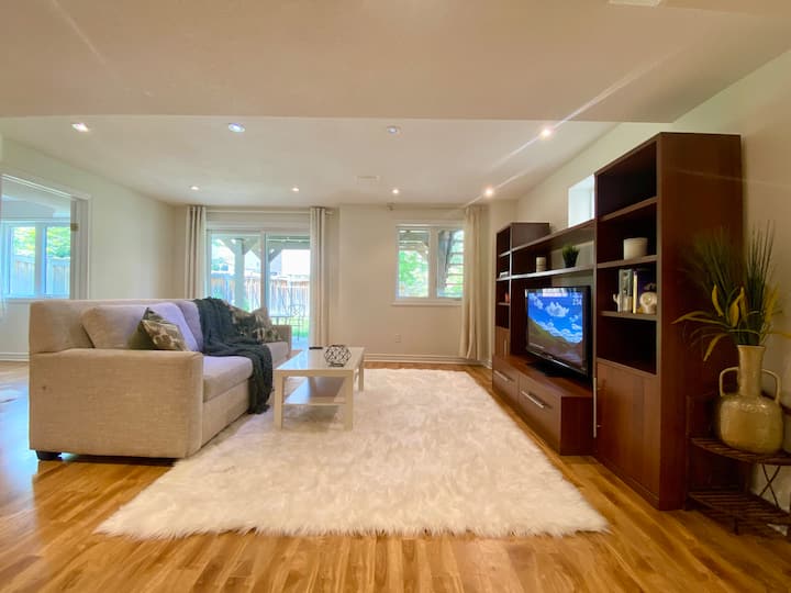 Bright Walkout Basement L Private Patio - Vaughan