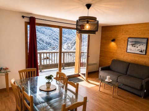 Successful Airbnb property: Orelle–Val Thorens / Apt 45 m² / Piscine & Spa in Orelle