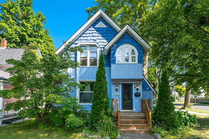 The Blue Victorian | Near Downtown Traverse City - Traverse City, MI