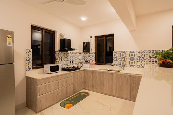 Full kitchen image 1