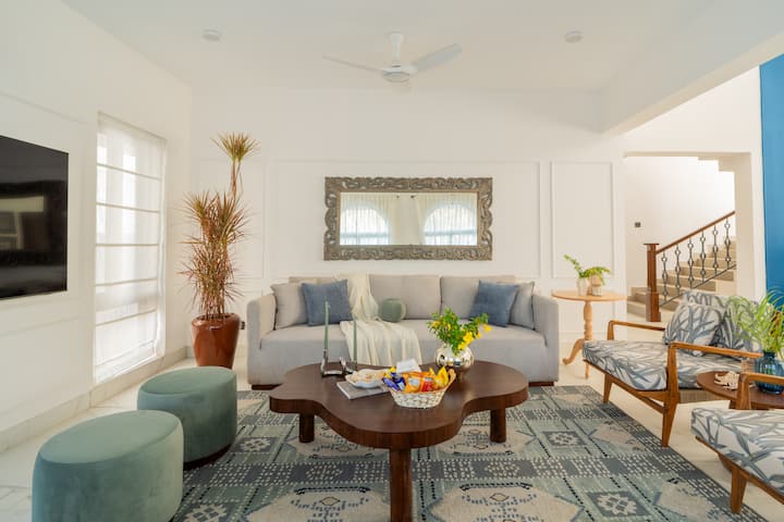 Living room image 6