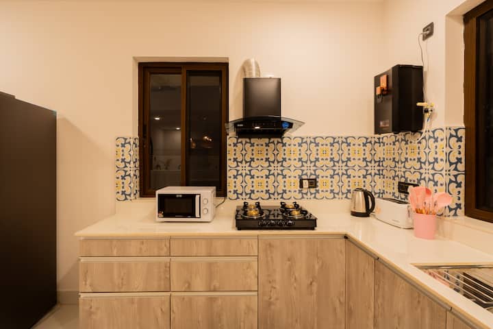 Full kitchen image 2