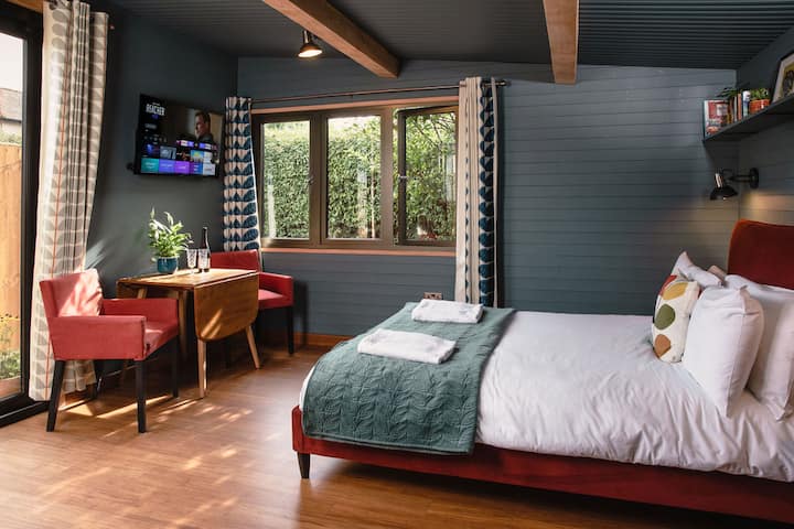 Cosy Cabin In A Quiet Spot Off The Town Centre. - Hay-on-Wye