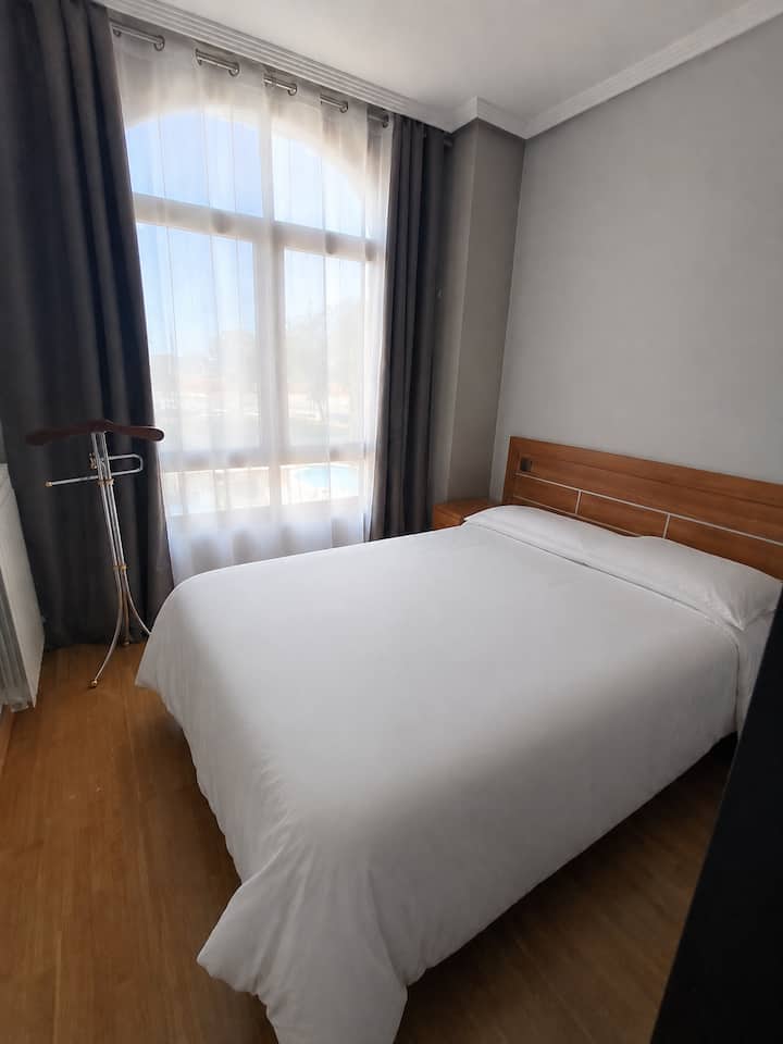 Apartamento Cerca Del Centro De León - León, España
