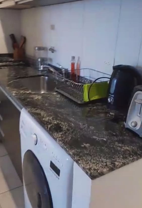 Estudio con balcón y aire acondicionado