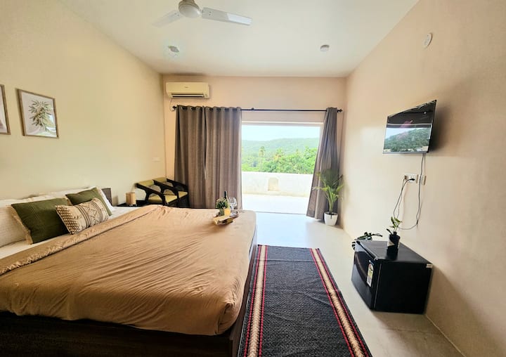 Serene 2br Hilltop Villa With Pvt Pool In Anjuna. - Goa